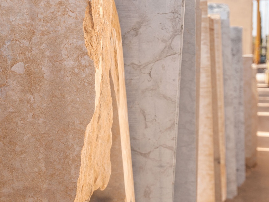 Piedra natural, bloques y tablas